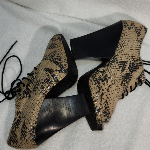 PENNY LOVES KENNY SNAKE SKIN LEATHER LACE UP HEELS ZEN PEP TOE BOOTIE SIZE 7 - Picture 7 of 12